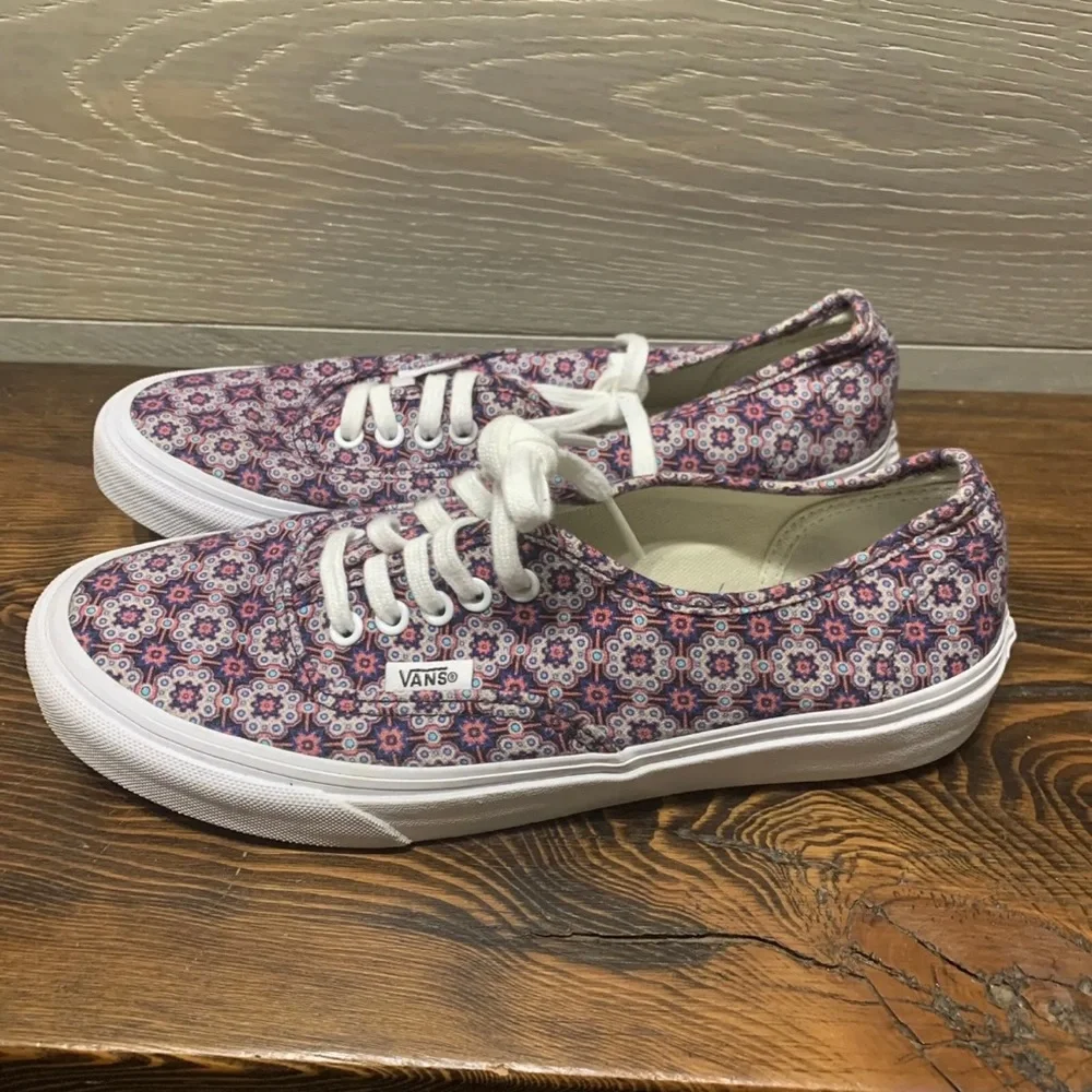 Vans Sneakers Slim‎ Hot Geometric Coral / Men’s 5.5 / Women’s 7